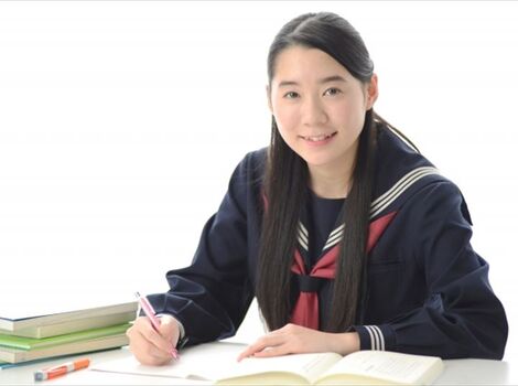 211014_中S_勉強する女子中学生